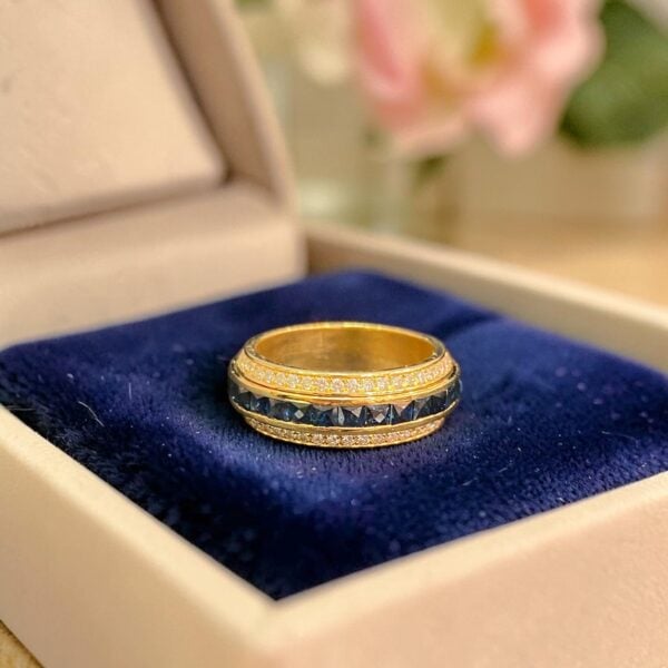 R-638 (30) 4.57 Cts Round Brilliant F/VS1 Diamonds Blue Sapphire Unisex Band Ring 18K Gold