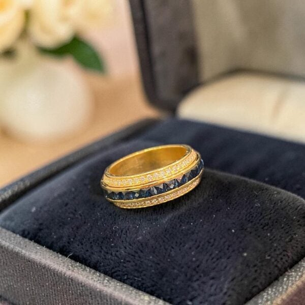R-638 (33) 4.57 Cts Round Brilliant F/VS1 Diamonds Blue Sapphire Unisex Band Ring 18K Gold