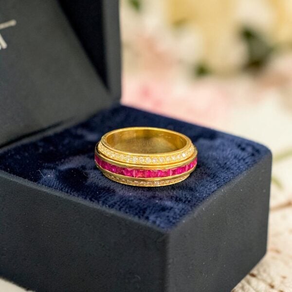 Pavé 3.66 Cts Round F/VS1 Diamonds Ruby Unisex Spinner Band Ring 18K Yellow Gold