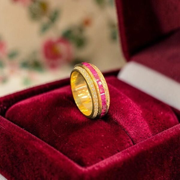 Pavé 3.66 Cts Round F/VS1 Diamonds Ruby Unisex Spinner Band Ring 18K Yellow Gold