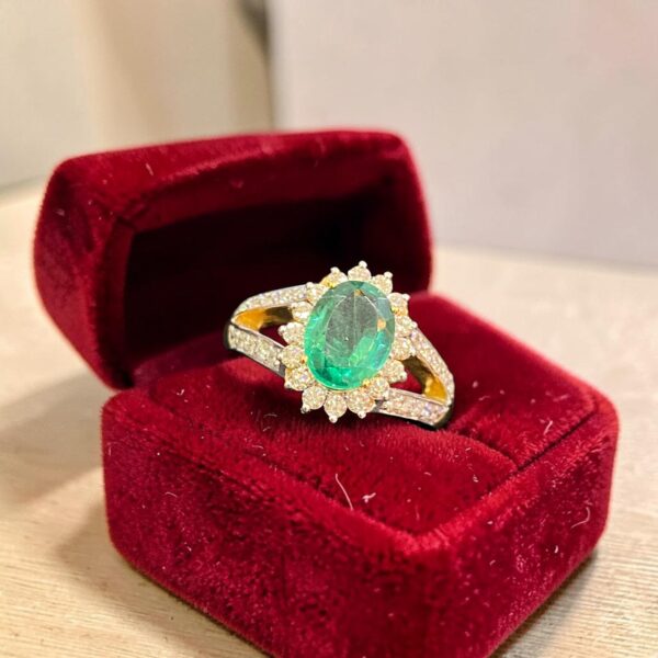 3.05 Cts Round Brilliant F/VS1 Diamonds Emerald Cocktail Ring In 18K Yellow Gold