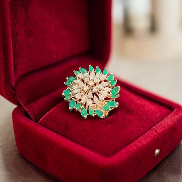 Classy 0.40 Cts Round Brilliant F/VS1 Diamonds Emerald Cocktail Ring In 14K Gold