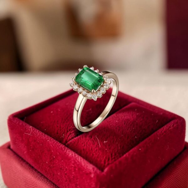 1.80 Cts Round Brilliant F/VS1 Diamonds Emerald Cocktail Ring In 14K Yellow Gold