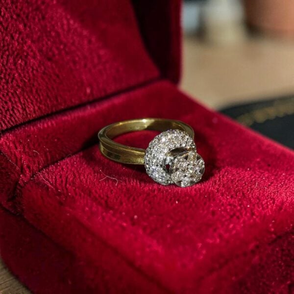 Pavé 0.95 Cts Round Brilliant F/VS1 Diamonds Engagement Ring in 18K Yellow Gold