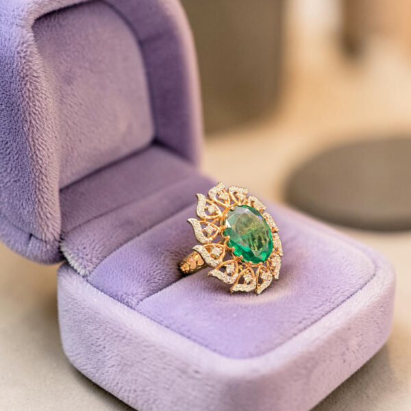 Classic 0.88 Cts Round Brilliant F/VS1 Diamonds Emerald Cocktail Ring 14K Gold