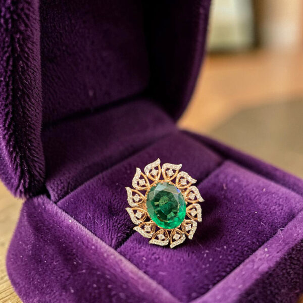 Classic 0.88 Cts Round Brilliant F/VS1 Diamonds Emerald Cocktail Ring 14K Gold
