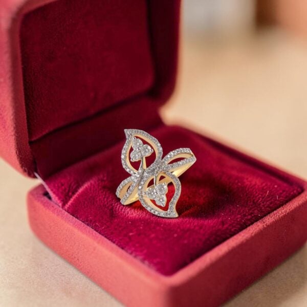 Exquisite 0.95 Cts Round Brilliant F/VS1 Diamonds Leaf Band Ring 14K Yellow Gold