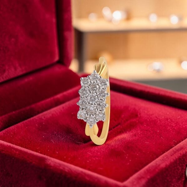 Classic 0.55 Cts Round Brilliant F/VS1 Diamonds Cluster Engagement Ring 18K Gold
