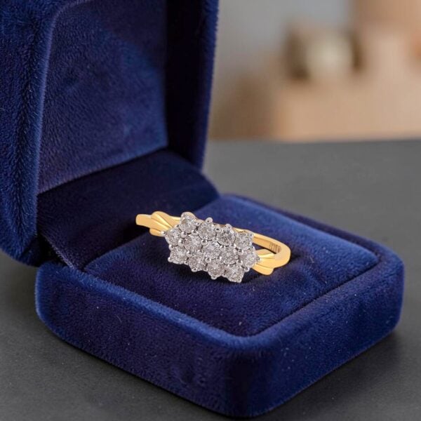 Classic 0.55 Cts Round Brilliant F/VS1 Diamonds Cluster Engagement Ring 18K Gold