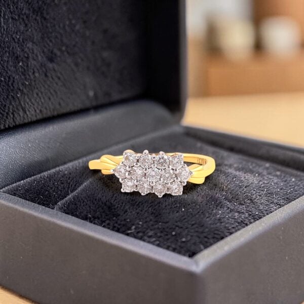 Classic 0.55 Cts Round Brilliant F/VS1 Diamonds Cluster Engagement Ring 18K Gold