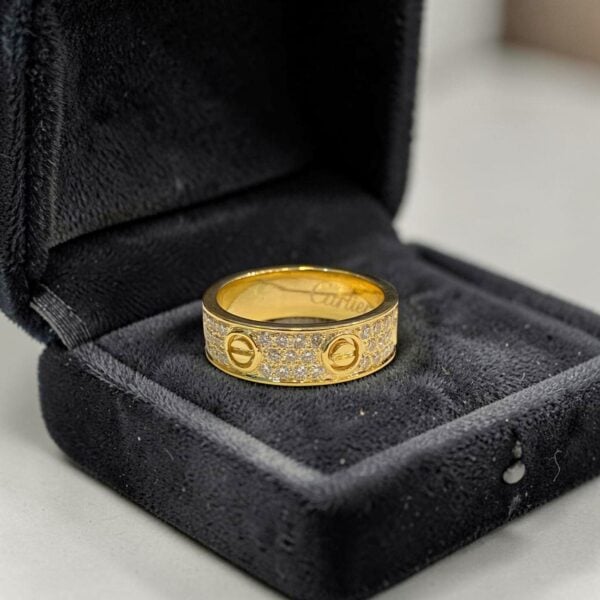 1.80 Cts Round Brilliant F/VS1 Diamonds Unisex Love Screw Band Ring in 18K Yellow Gold