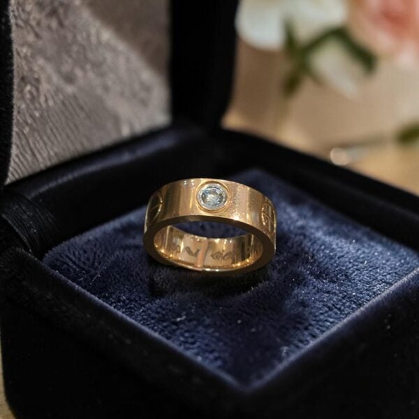 0.10 Cts Round Brilliant F/VS1 Diamond Unisex Love Band Ring in 18K Rose Gold