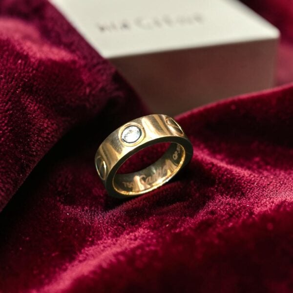 0.10 Cts Round Brilliant F/VS1 Diamond Unisex Love Band Ring in 18K Rose Gold