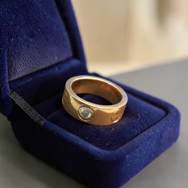 0.10 Cts Round Brilliant F/VS1 Diamond Unisex Love Band Ring in 18K Rose Gold