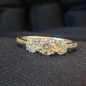 R-912 (1) 1.05 Carats Round Brilliant Cut Diamonds Three-Stone Engagement Ring In 14K Gold