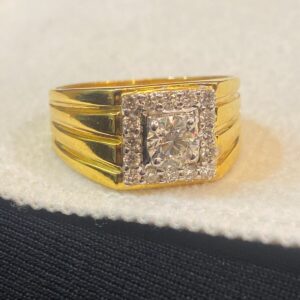 Pave 0.82 Cts Round Brilliant Diamonds Men's Solitaire Wedding Ring In 18K Gold