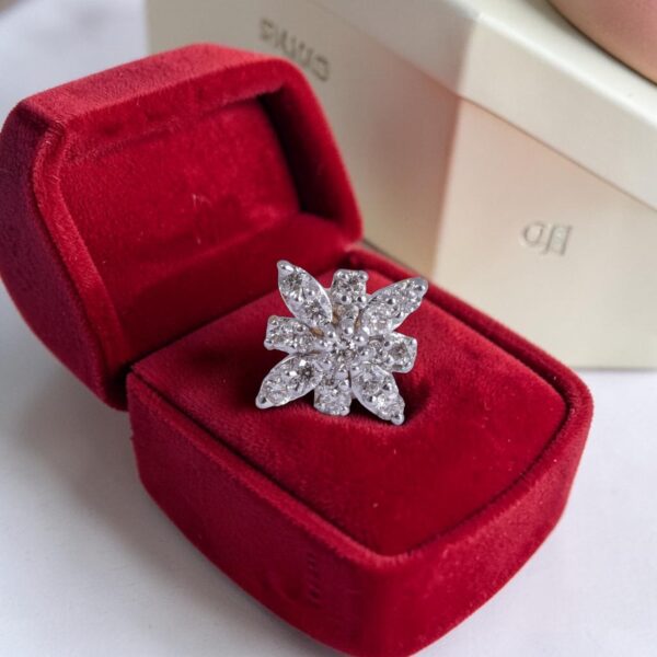 Elegant 0.20 Cts Round Brilliant F/VS1 Diamonds Floral Nose Stud 18K Yellow Gold