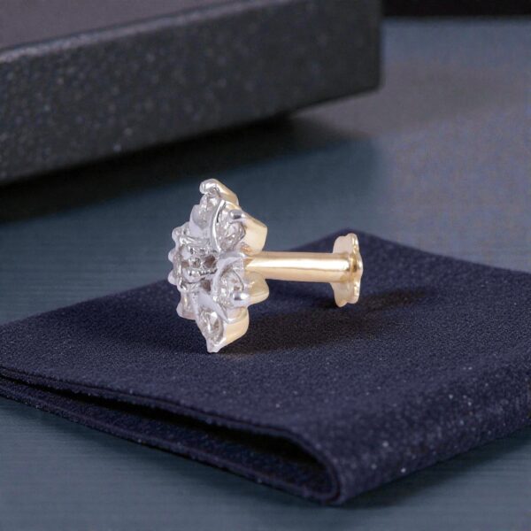 Stunning 0.18 Carats Round Brilliant F/VS1 Diamonds Nose Stud In 18K Yellow Gold