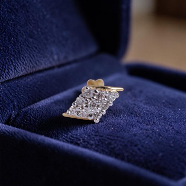 Classy 0.18 Cts Round Brilliant F/VS1 Diamonds Nose Stud In Fine 18K Yellow Gold