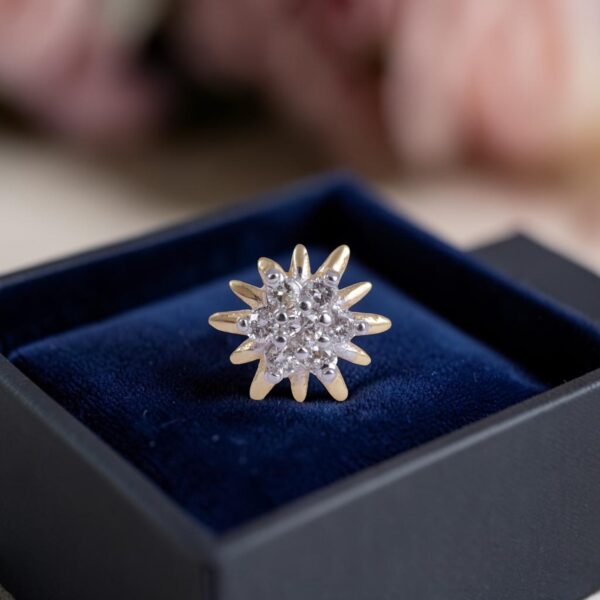 Z-096 (7) 0.15 Carats Round Brilliant F/VS1 Diamonds Sunburst Nose Stud In 18K Yellow Gold