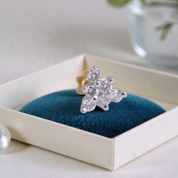 Exquisite 0.16 Cts Round Brilliant F/VS1 Diamonds Nose Stud In 18K Yellow Gold