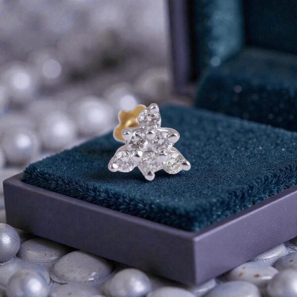 Exquisite 0.16 Cts Round Brilliant F/VS1 Diamonds Nose Stud In 18K Yellow Gold
