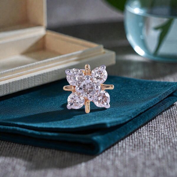 Stunning 0.16 Carats Round Brilliant F/VS1 Diamonds Nose Stud In 18K Yellow Gold