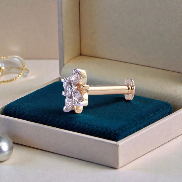 Stunning 0.16 Carats Round Brilliant F/VS1 Diamonds Nose Stud In 18K Yellow Gold